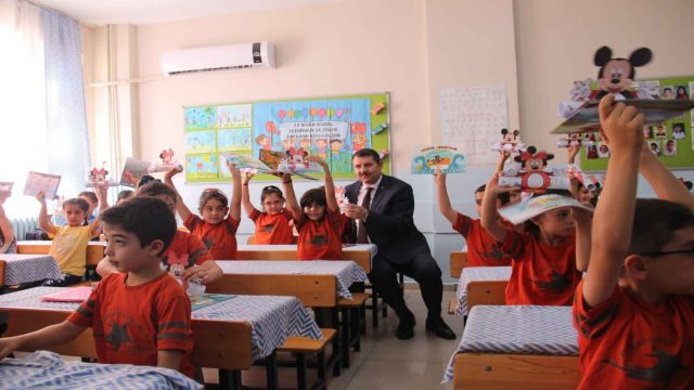 VALİ AYHAN’NIN EĞİTİM-ÖĞRETİM HAFTASI MESAJI