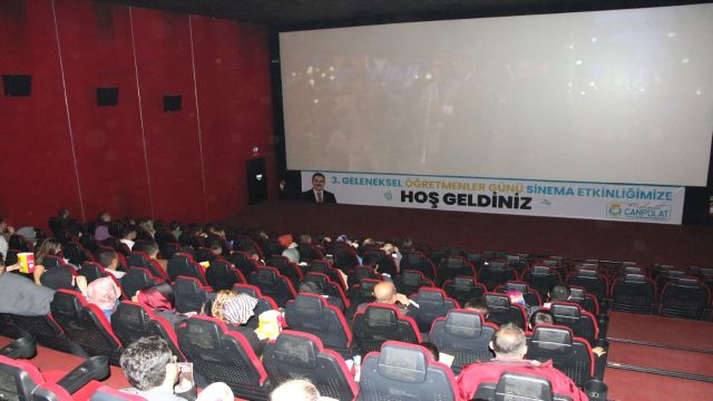 HALİLİYE BELEDİYESİNDEN ÖĞRETMENLERE SİNEMA ETKİNLİĞİ