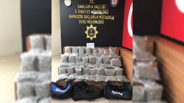 Şanlıurfa'de çekiciden çanta çanta uyuşturucu çıktı!