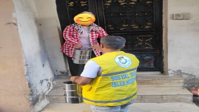 HALİLİYE BELEDİYESİ GÜNLÜK 712 HANEYE SICAK YEMEK!