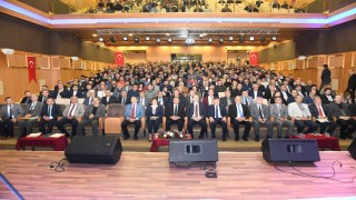 VALİ ŞILDAK EĞİTİM YÖNETİCİLERİYLE BİR ARAYA GELDİ